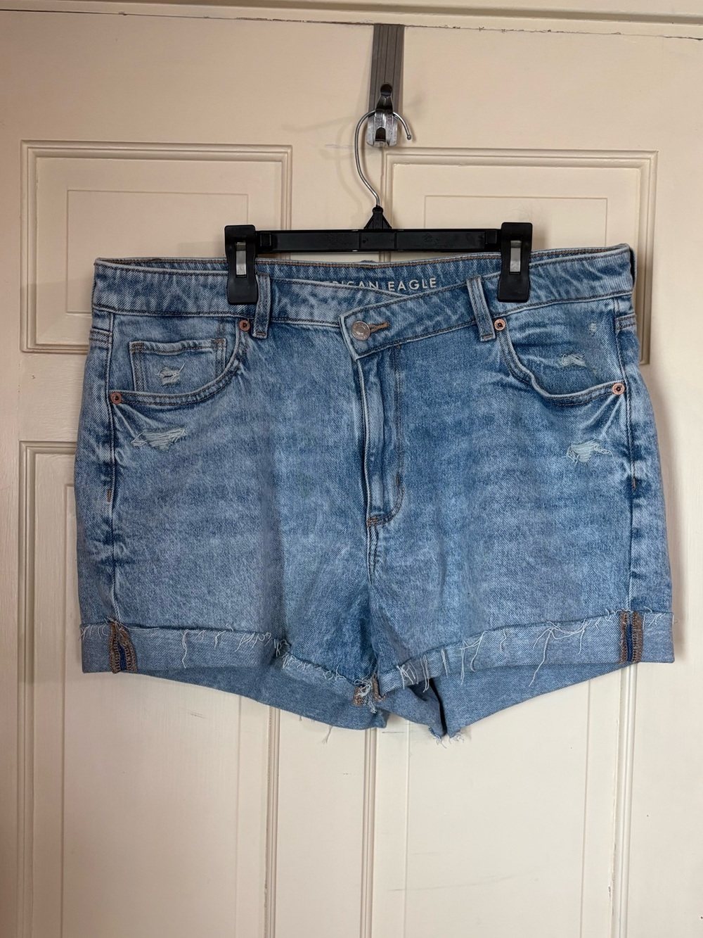 American Eagle Blue Denim Mom Shorts High Rise Frayed Hem Stretch Size 14